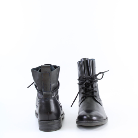 Ботинки со шнурками